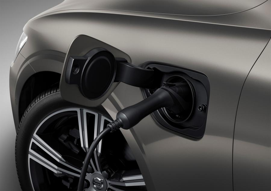 Детали экстерьера Volvo V60 T8 Inscription 2018 года  (WW) (фото 2 из 5)